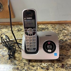 Uniden DECT 6.0 Caller ID w/charger & adapter in working condition. It works!